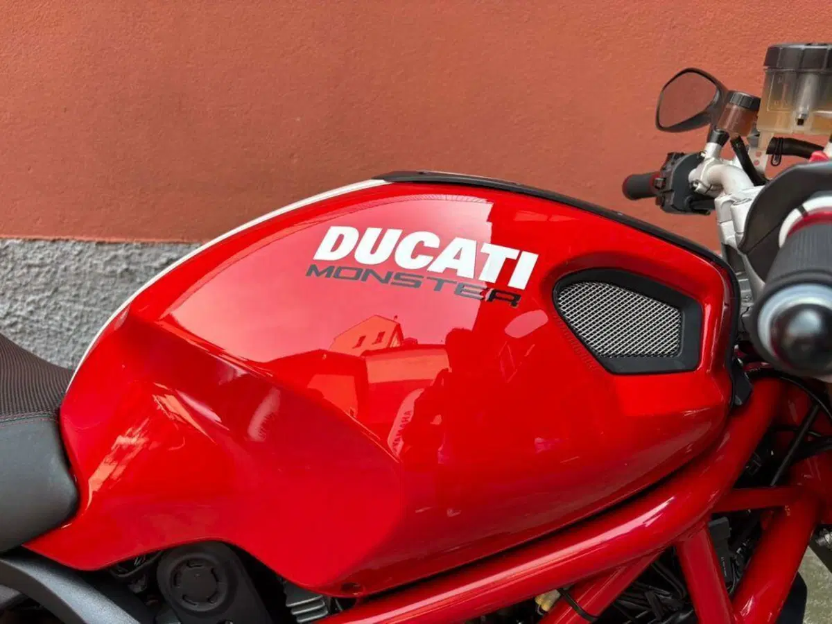 Ducati Monster 1100 (2009 -10) (5)