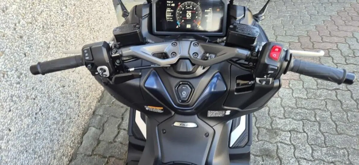Yamaha T-Max 560 (2022 - 24) (9)