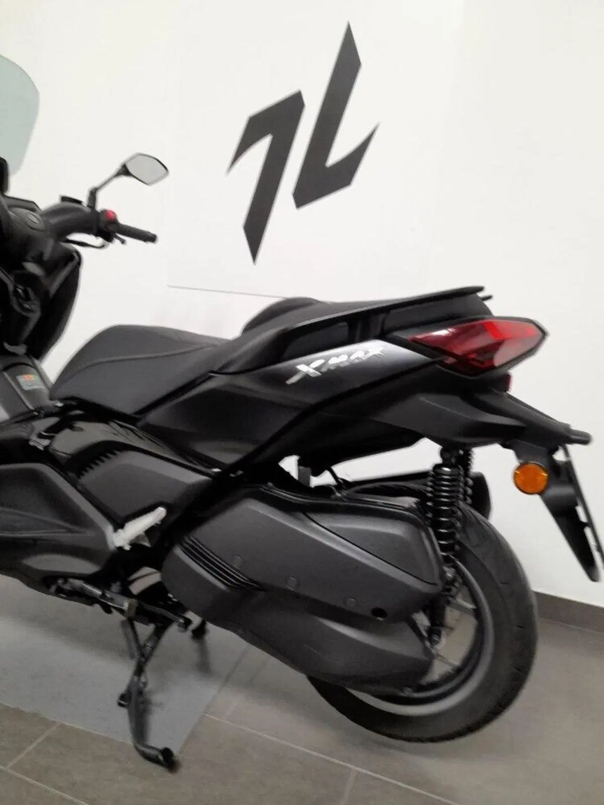 Yamaha X-Max 300 Tech Max (2021 - 24) (8)