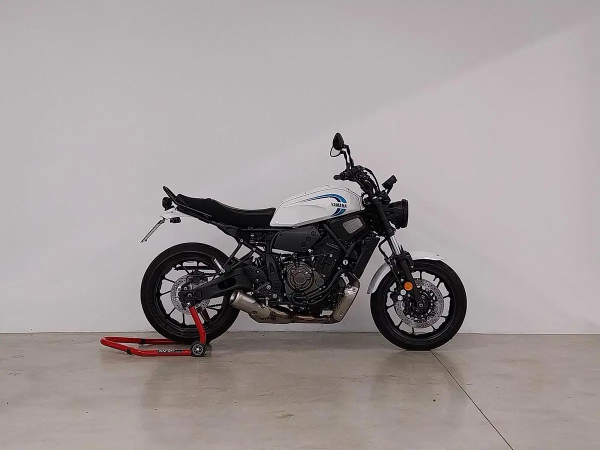 Yamaha XSR 700 (2022 - 26) (2)