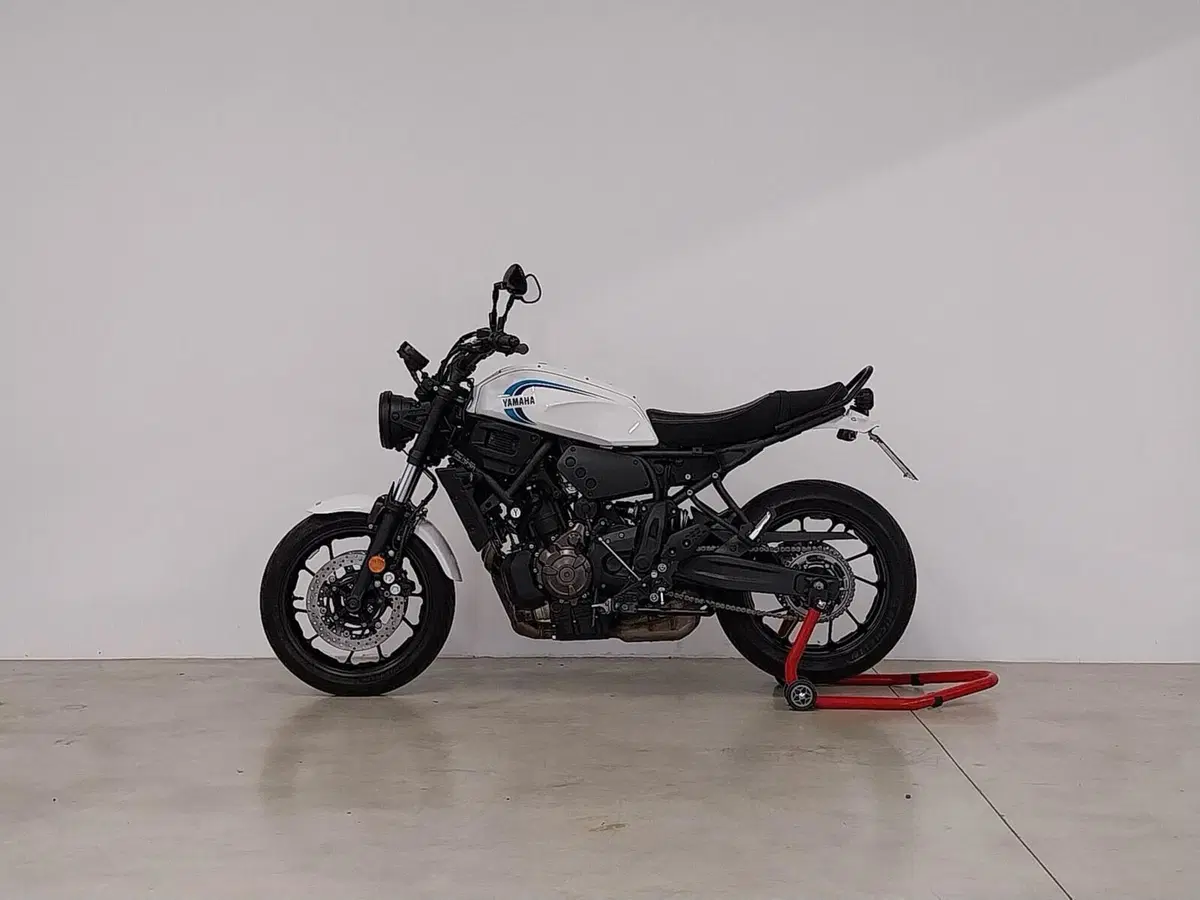 Yamaha XSR 700 (2022 - 26) (3)
