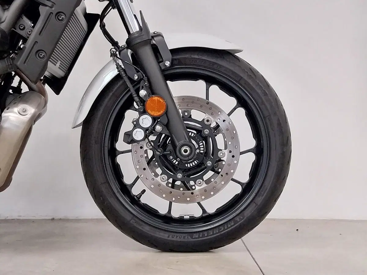 Yamaha XSR 700 (2022 - 26) (13)