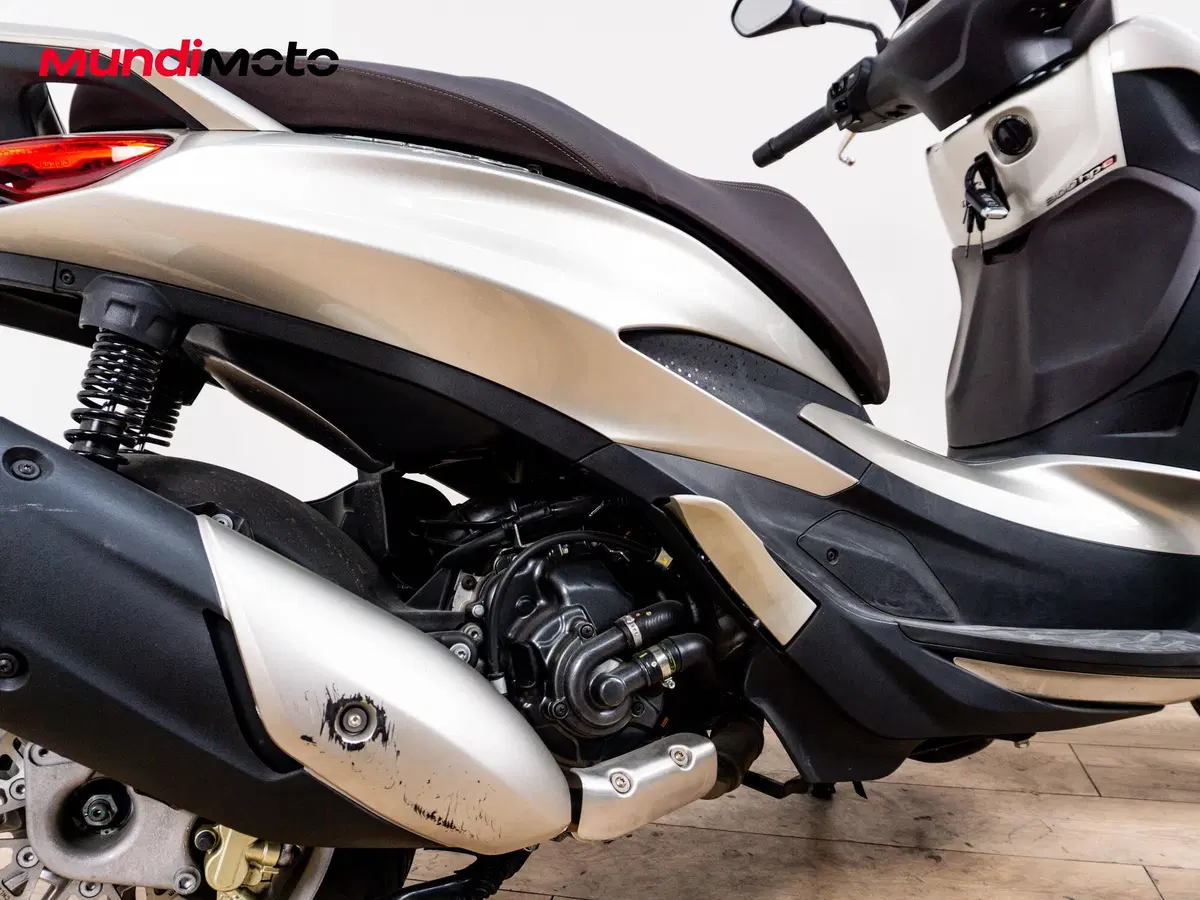 Piaggio Beverly 300 Hpe (2021) (4)