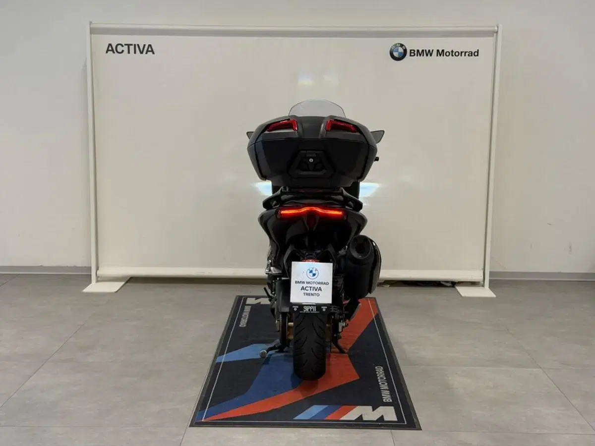 Yamaha T-Max 560 Tech Max (2022 - 24) (4)