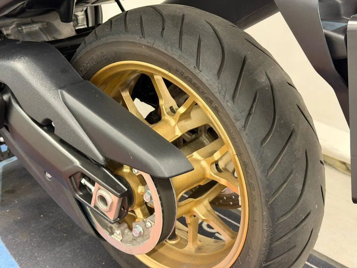 Yamaha T-Max 560 Tech Max (2022 - 24) (10)