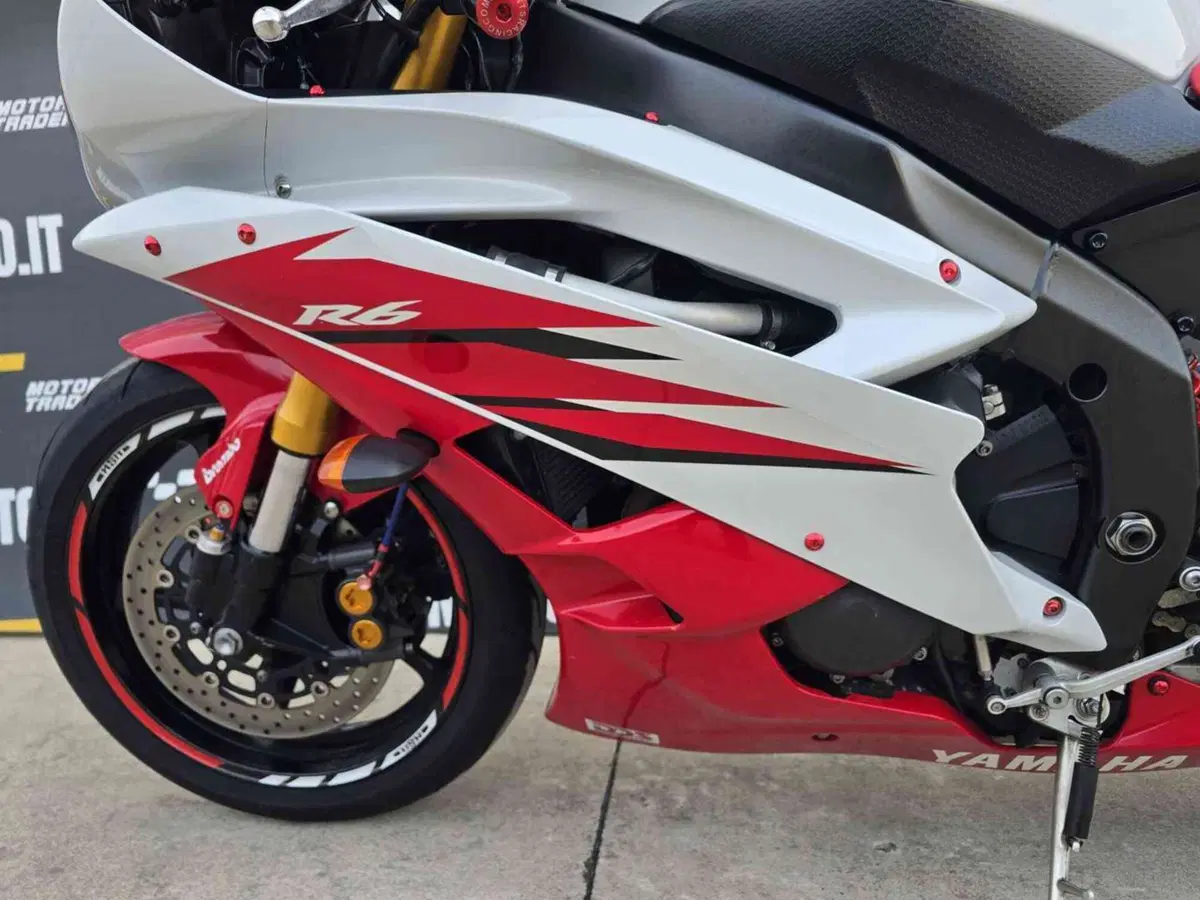 Yamaha YZF R6 (2006 - 07) (9)