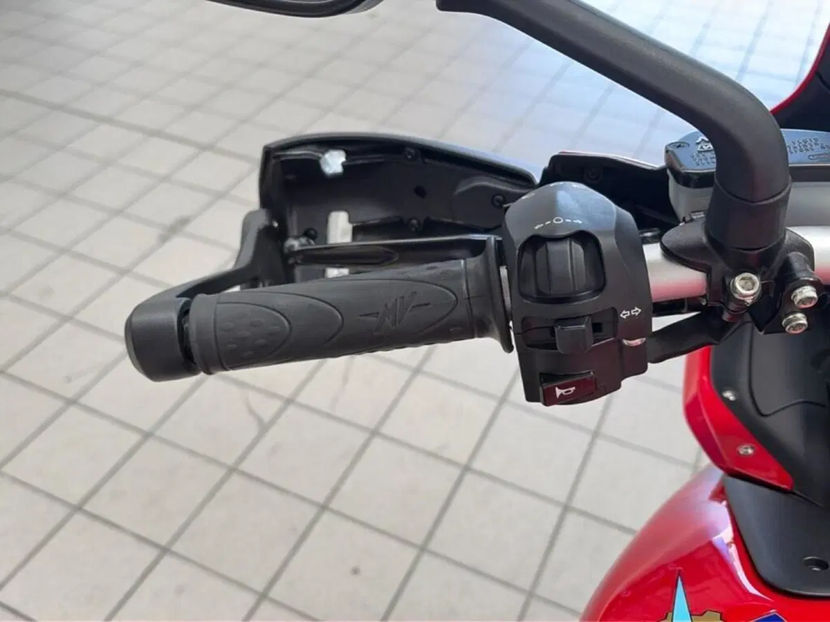 MV Agusta Turismo Veloce 800 Rosso (2021 - 23) (7)