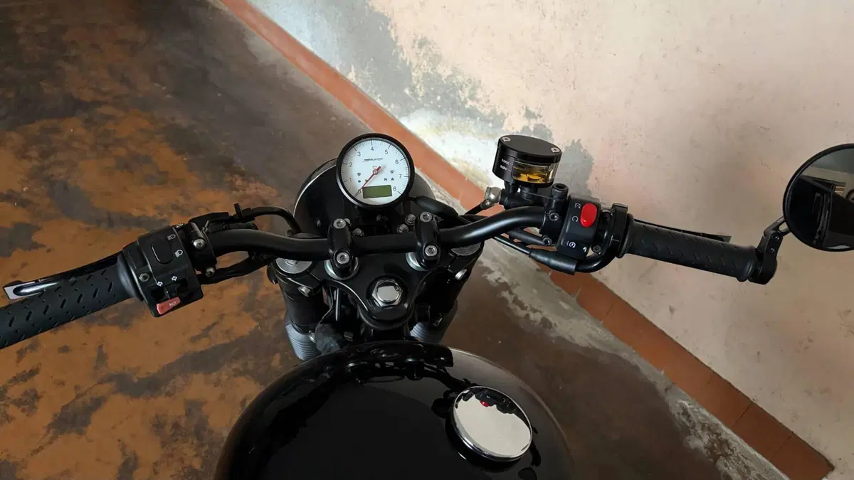 Triumph Thruxton 900 (2004 - 15) (4)