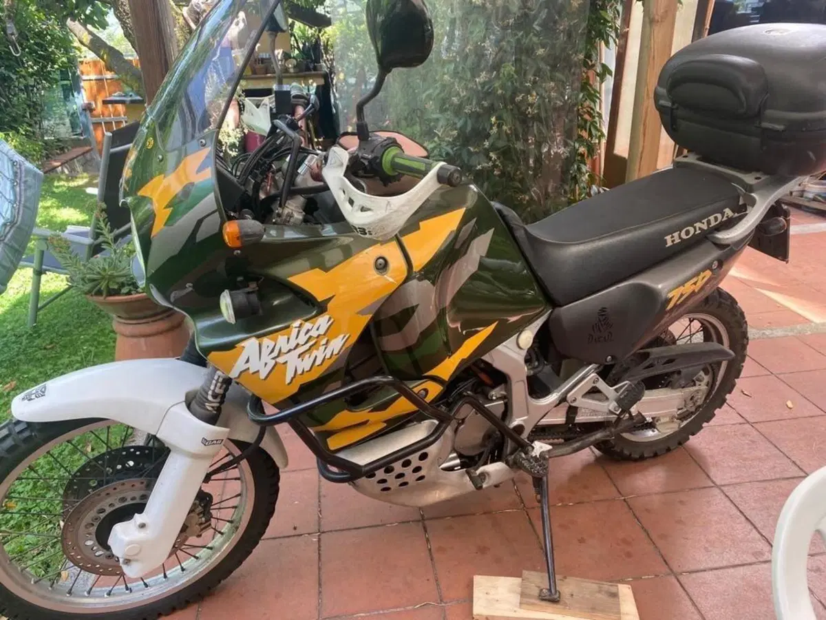 Honda Africa Twin XRV 750 (1996 - 02) (4)