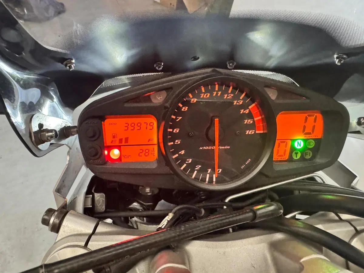 Suzuki GSR 600 (2006 - 11) (12)