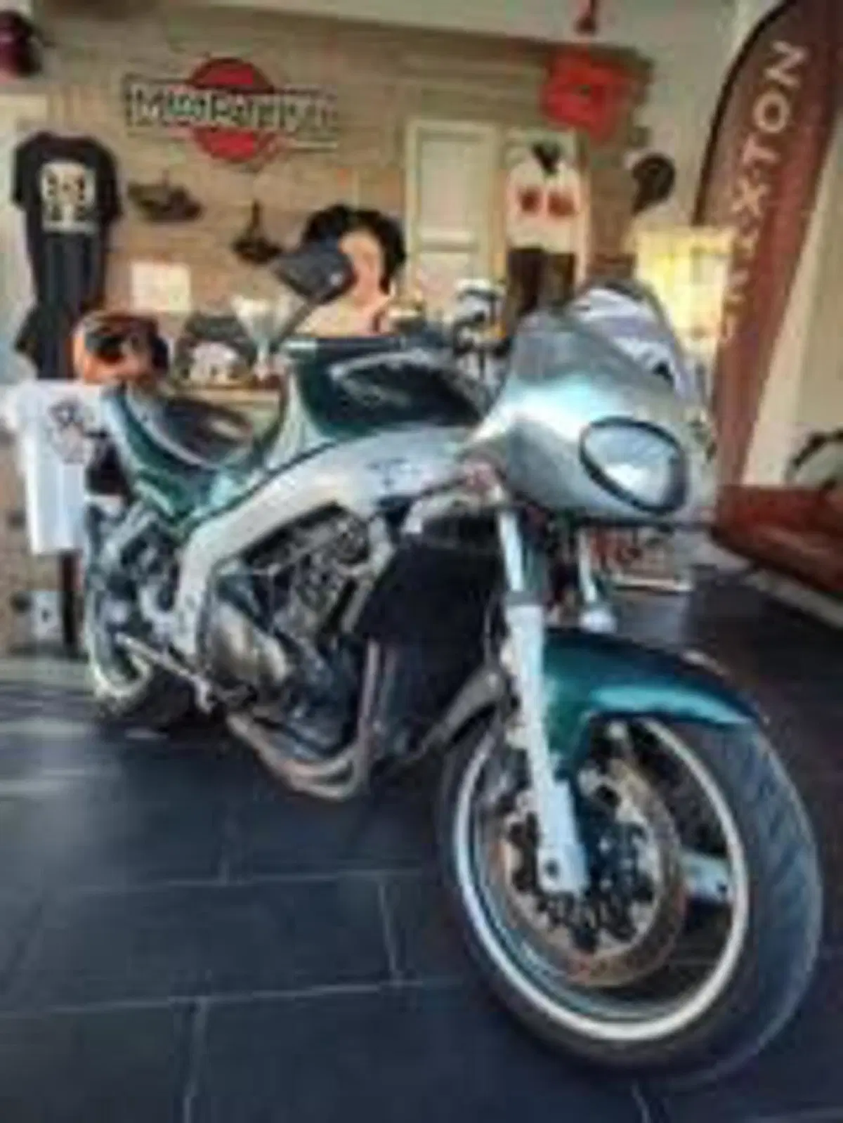 Triumph Sprint 955 ST (8)