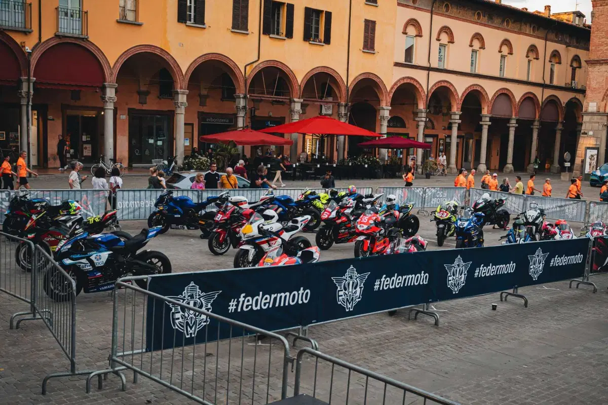 Dunlop CIV 2026, Imola: i piloti sfilano per le strade della città [VIDEO-GALLERY] (19)