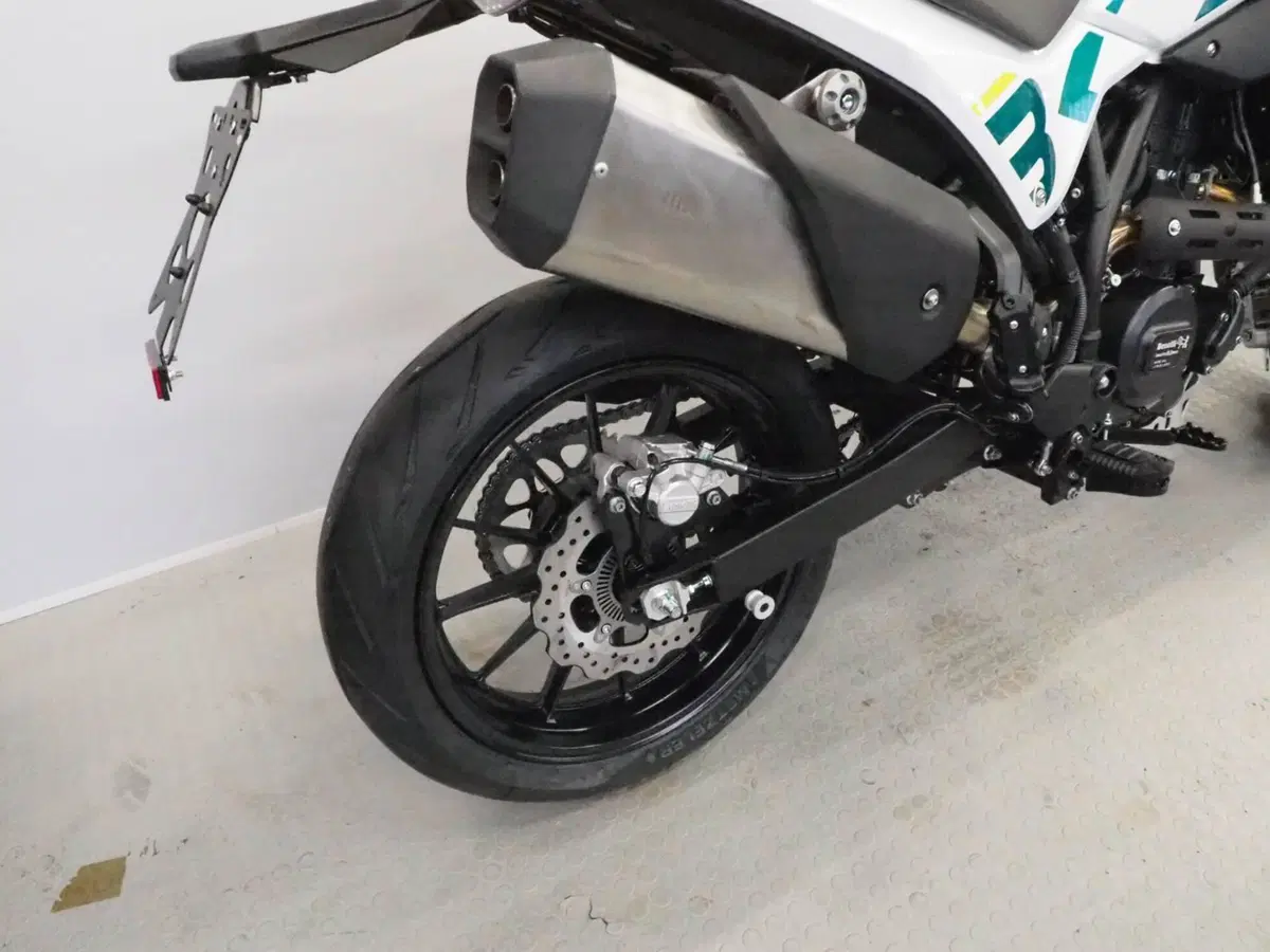Benelli BKX 300 S (2026) (5)