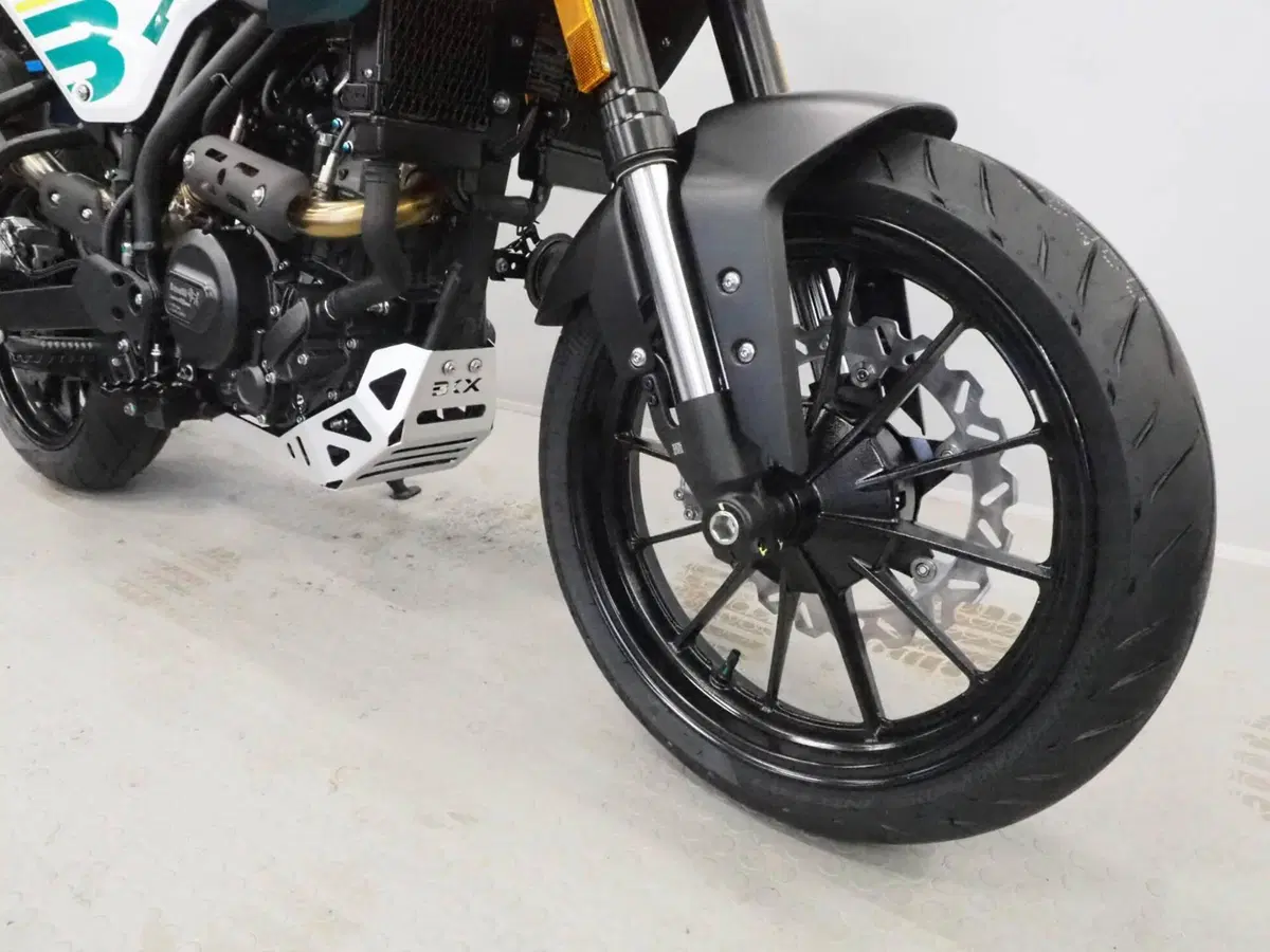 Benelli BKX 300 S (2026) (6)
