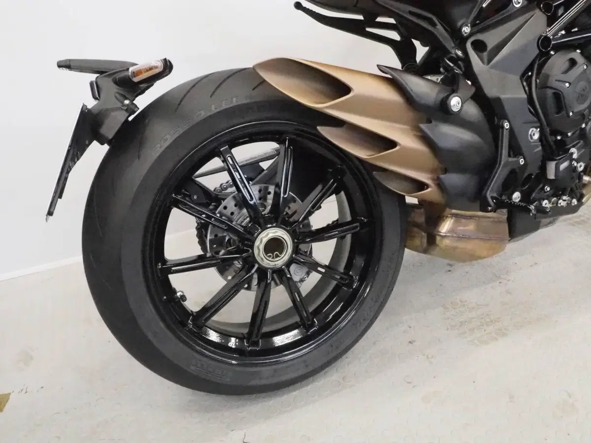 MV Agusta Dragster 800 R (2023 - 25) (4)