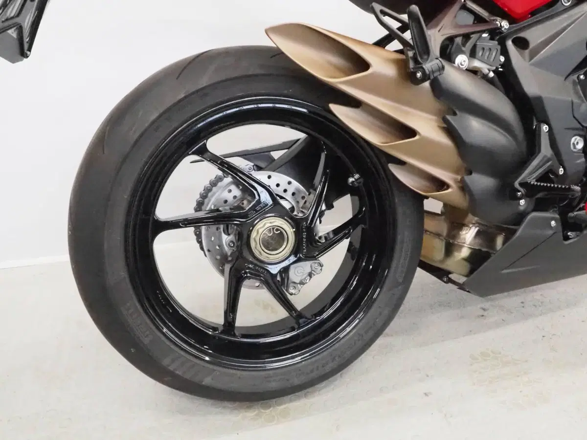 MV Agusta F3 800 R (2023 - 25) (2)