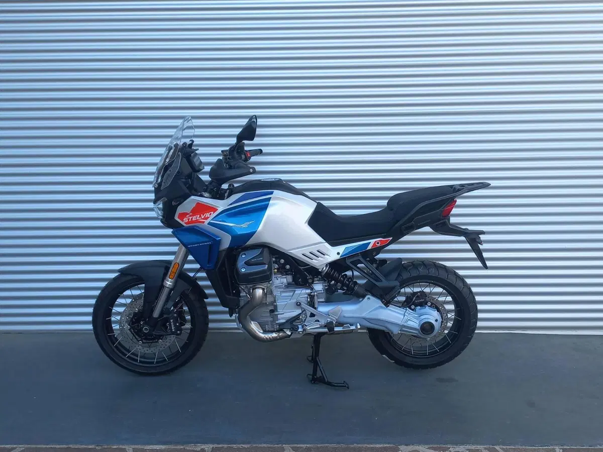 Moto Guzzi Stelvio Duecento Tributo (2025 - 26) (6)