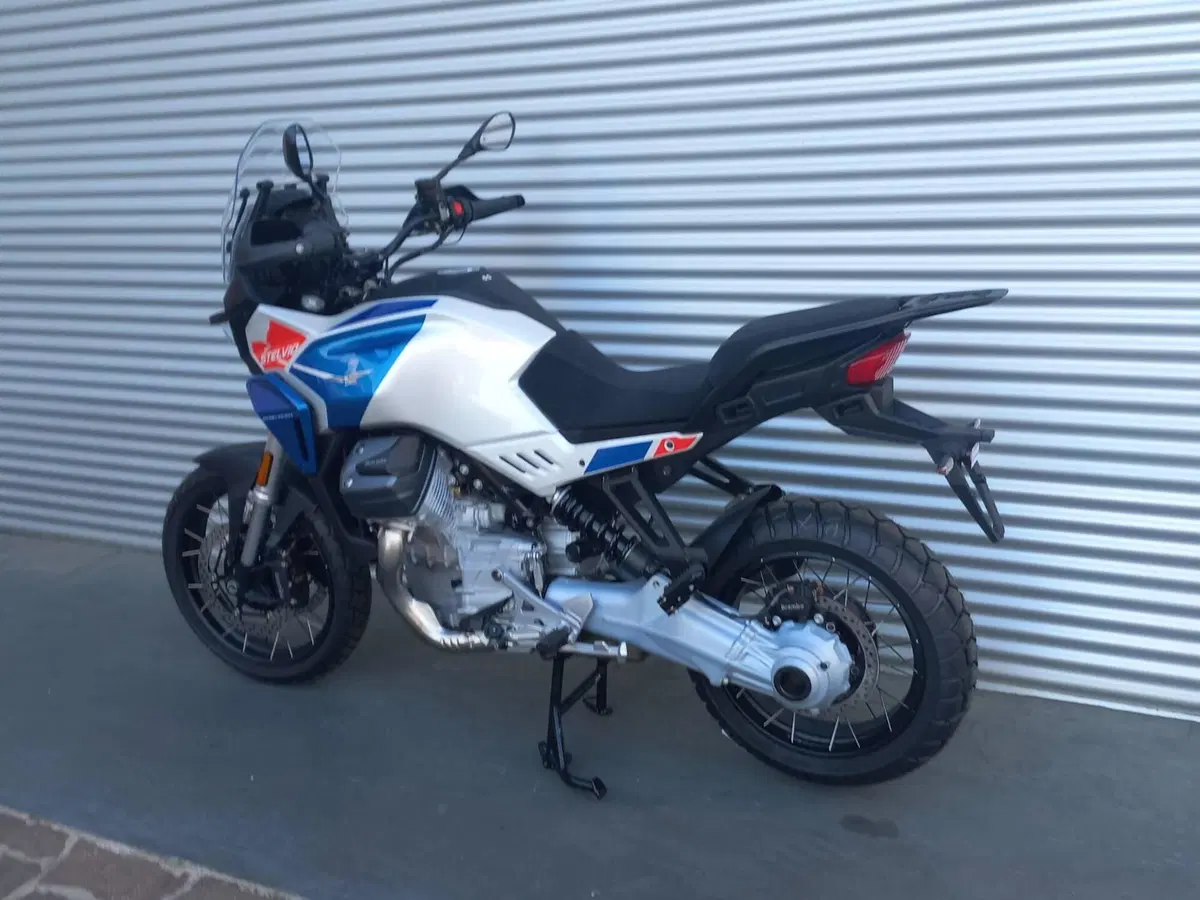 Moto Guzzi Stelvio Duecento Tributo (2025 - 26) (7)