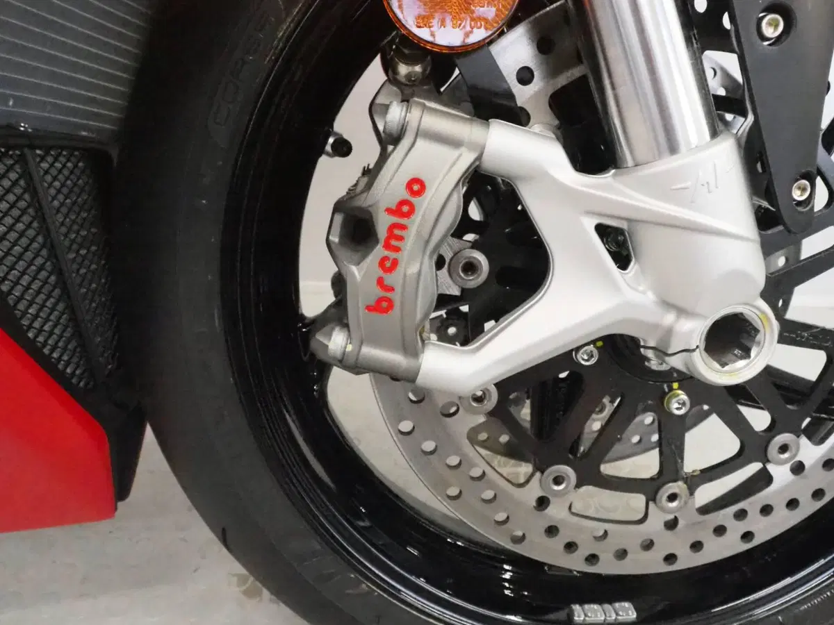MV Agusta F3 800 R (2023 - 25) (8)