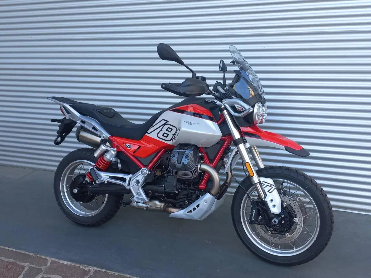Moto Guzzi V85 TT (2024 - 26) (4)