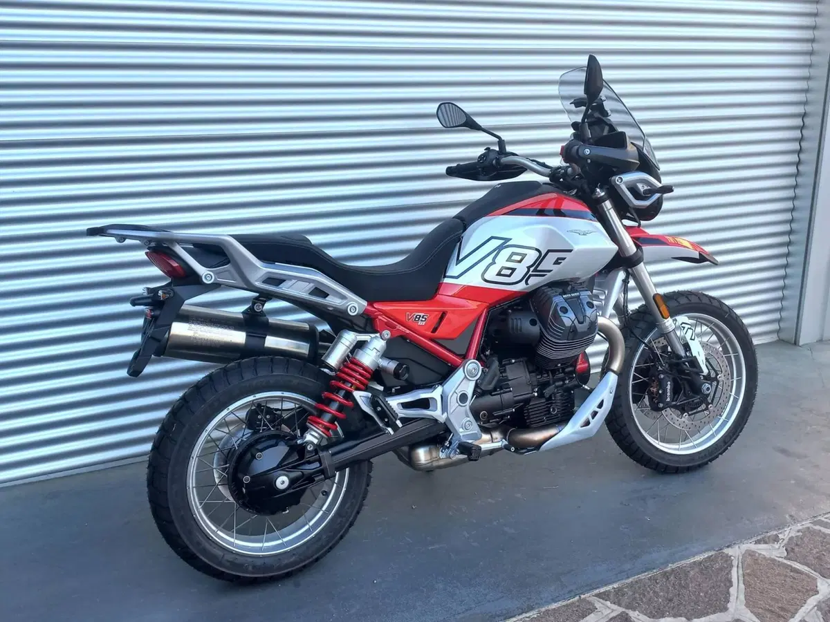 Moto Guzzi V85 TT (2024 - 26) (3)