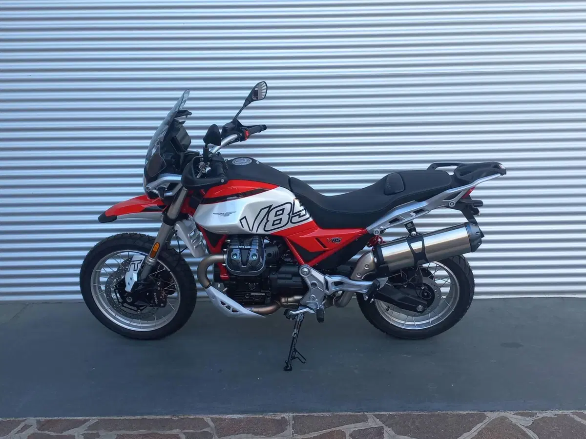 Moto Guzzi V85 TT (2024 - 26) (6)