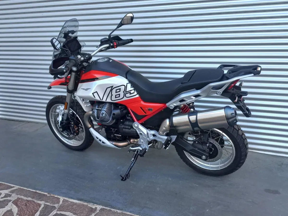 Moto Guzzi V85 TT (2024 - 26) (7)