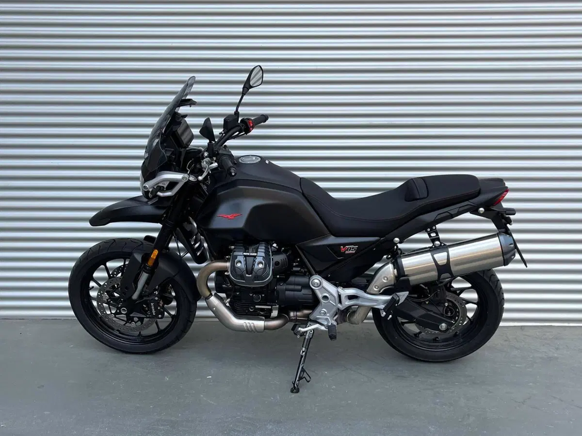 Moto Guzzi V85 Strada (2024 - 26) (5)