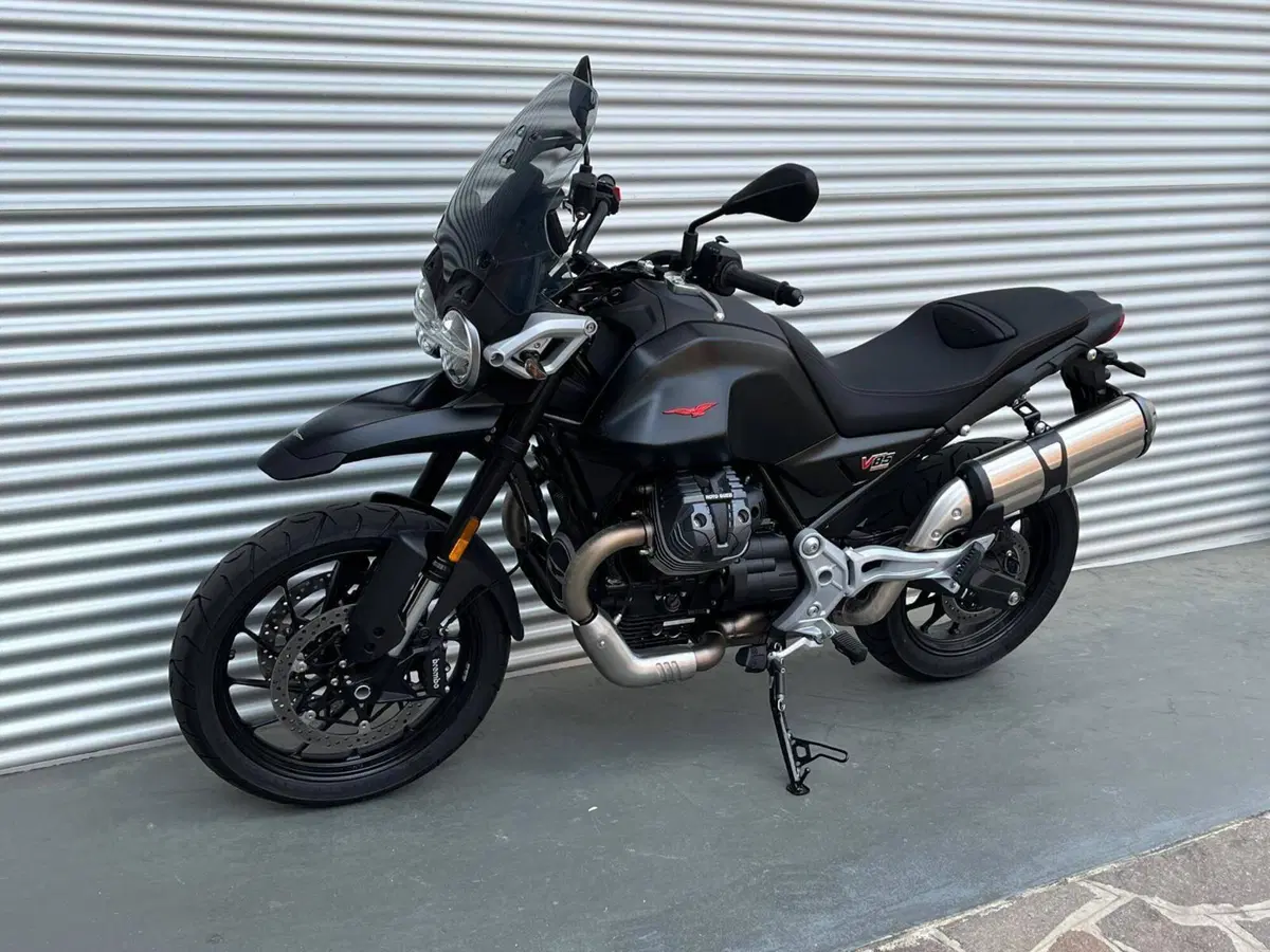 Moto Guzzi V85 Strada (2024 - 26) (4)