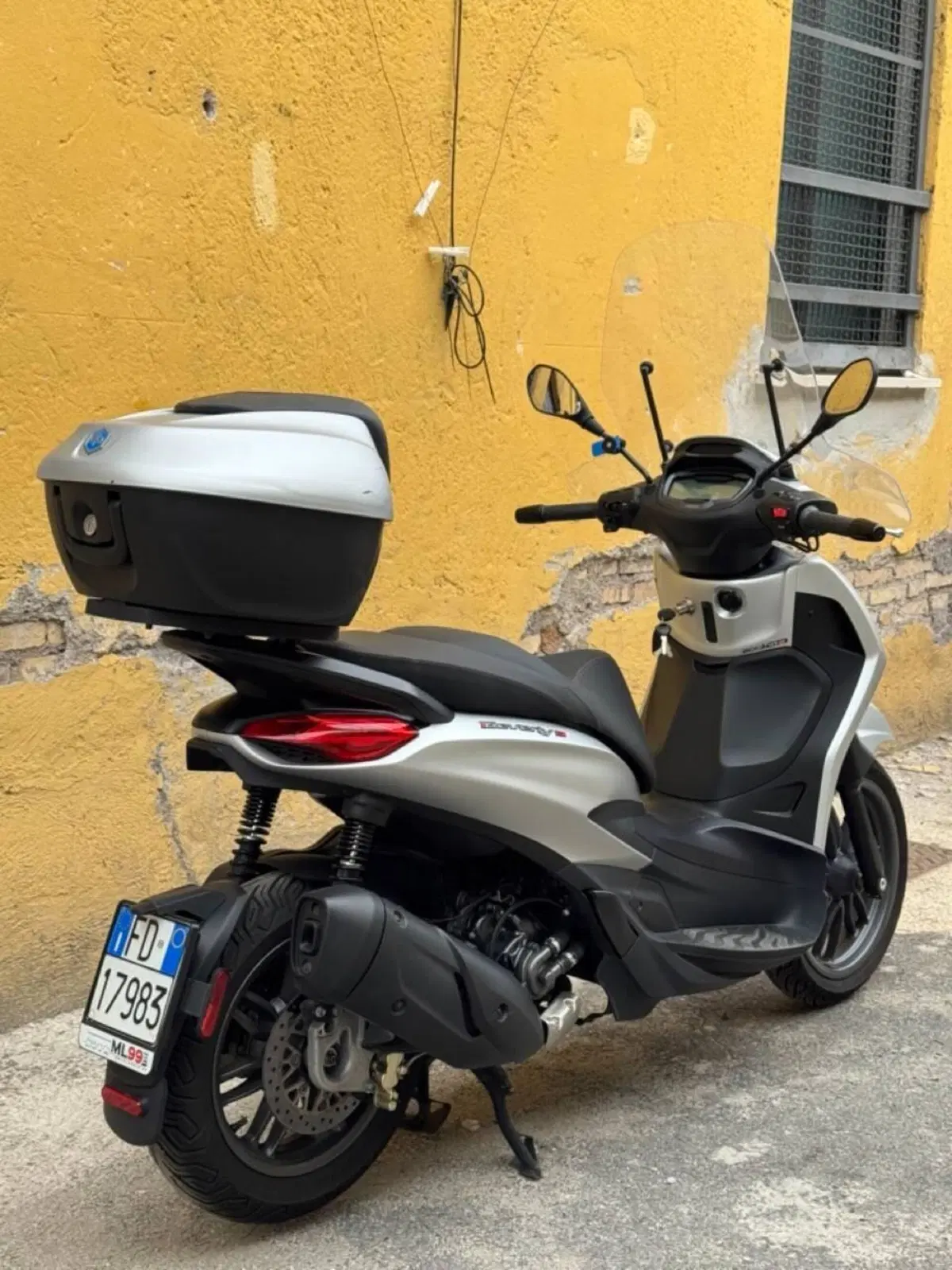 Piaggio Beverly 300 ABS-ASR (2021 - 25) (4)