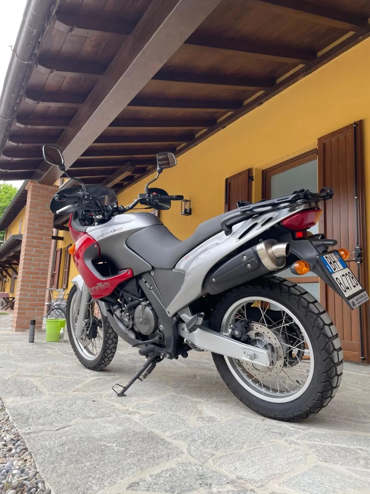 Aprilia Pegaso 650 IE (2003 - 04) (2)