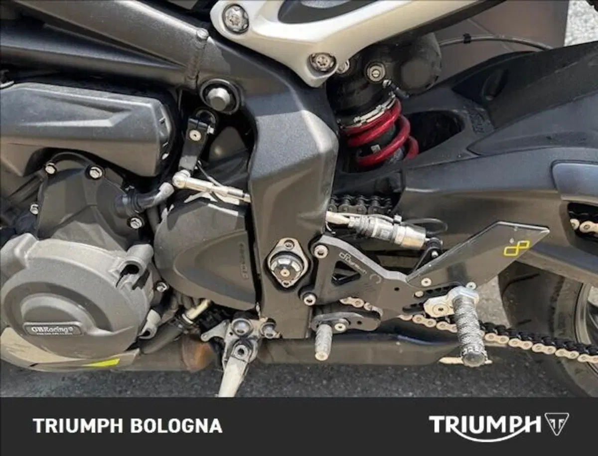 Triumph Street Triple 765 R (2023 - 26) (2)