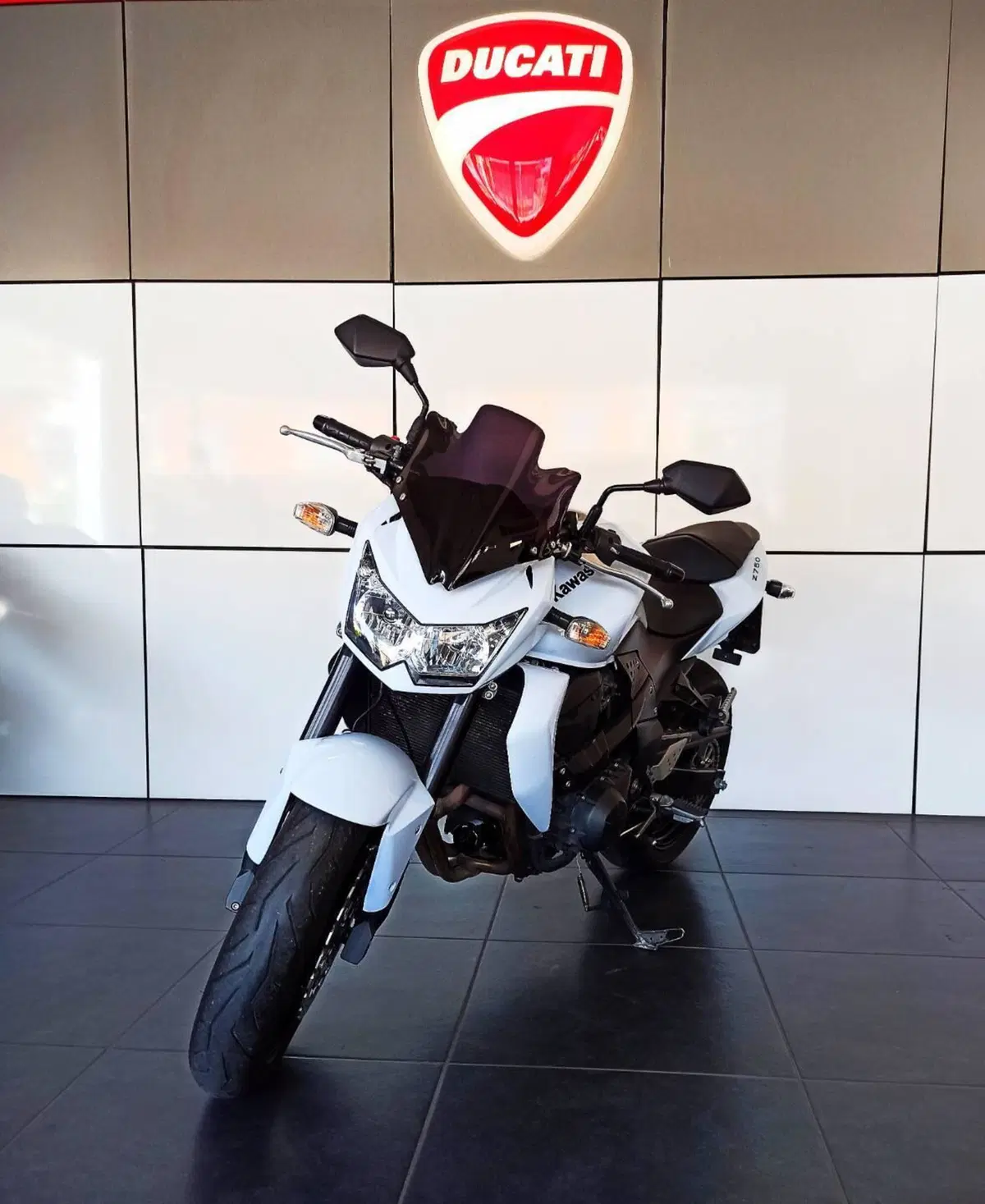 Kawasaki Z 750 R (2011 - 14) (3)