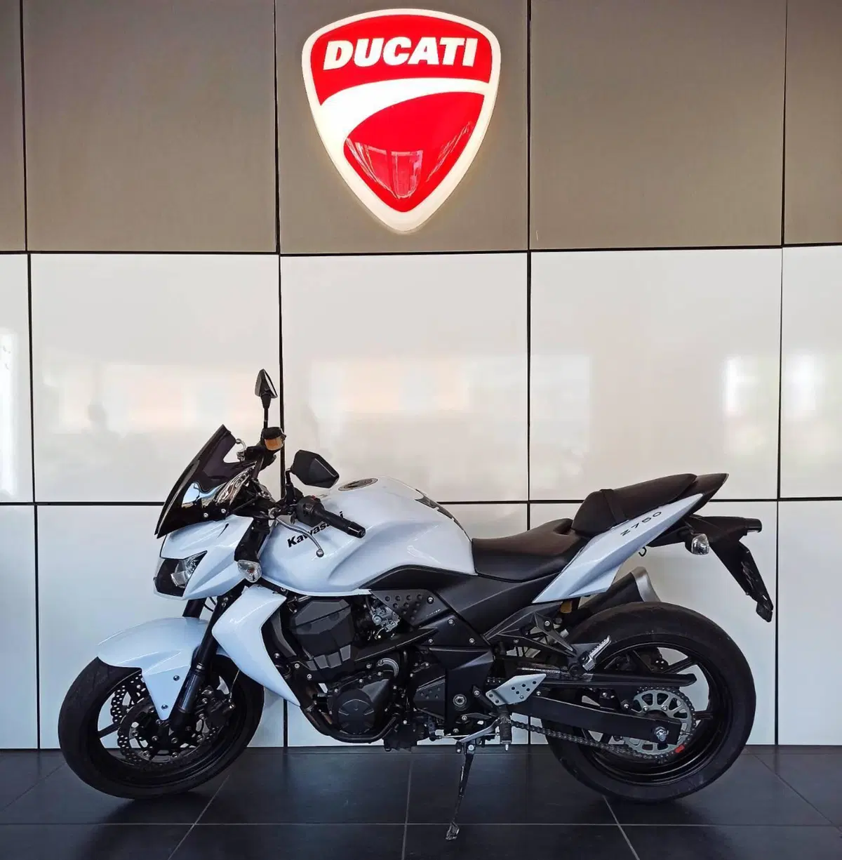 Kawasaki Z 750 R (2011 - 14) (4)