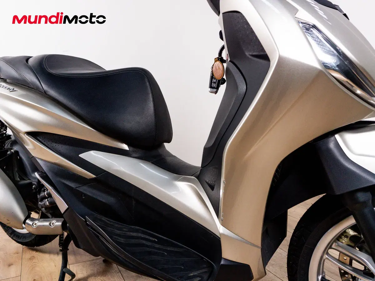 Piaggio Beverly 300 i.e. ABS-ASR (2016 - 20) (5)