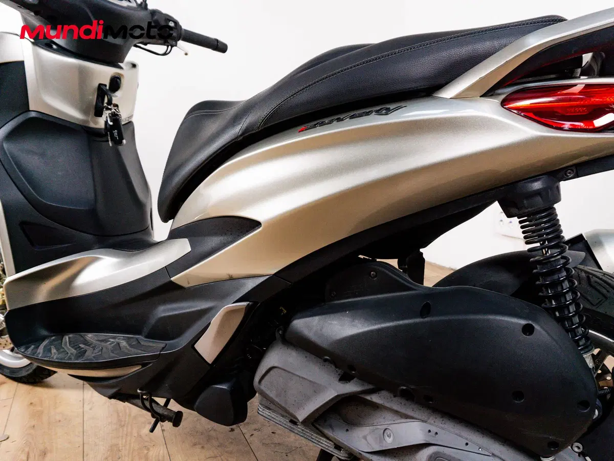 Piaggio Beverly 300 i.e. ABS-ASR (2016 - 20) (10)