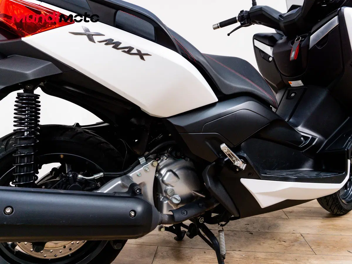Yamaha X-Max 250 Iron Max ABS (2016) (4)