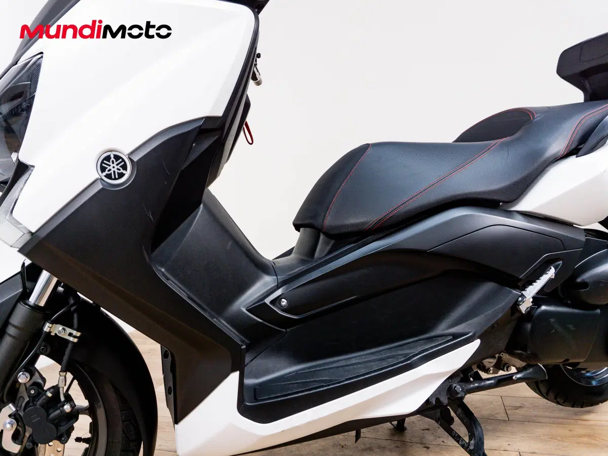 Yamaha X-Max 250 Iron Max ABS (2016) (9)
