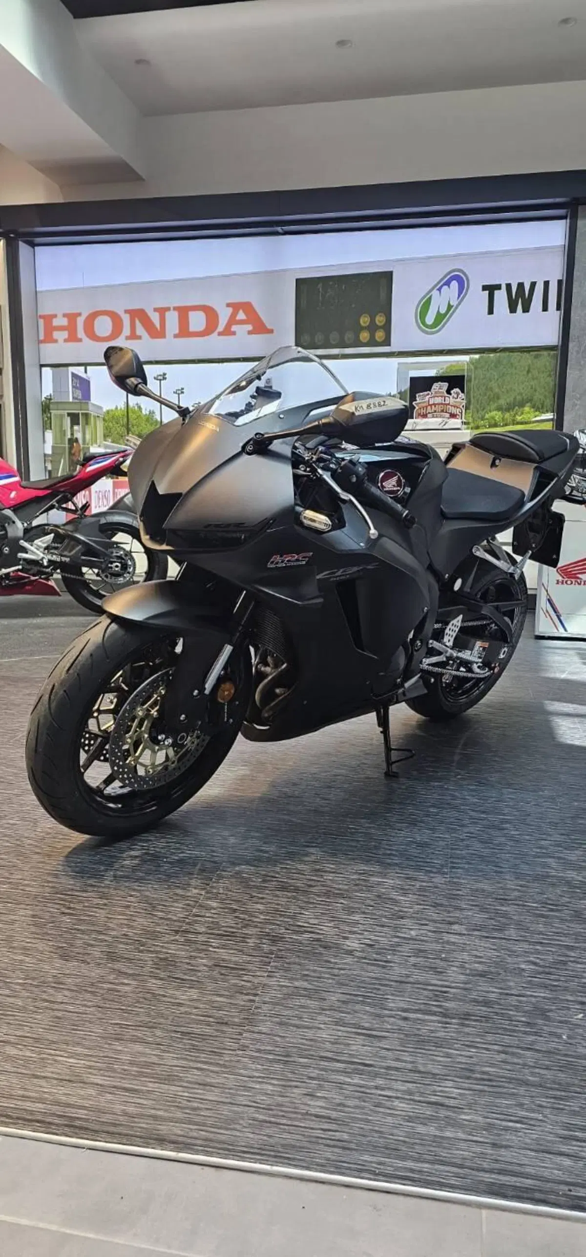 Honda CBR 600 RR (2024 - 26) (4)
