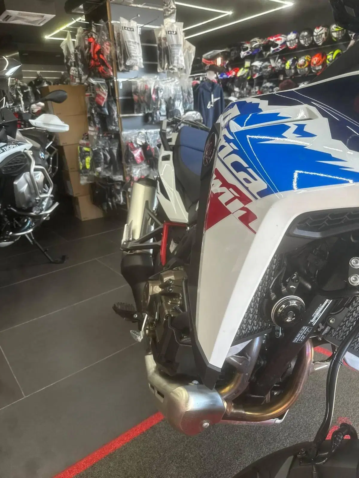 Honda Africa Twin CRF 1100L ES DCT (2024 - 26) (9)