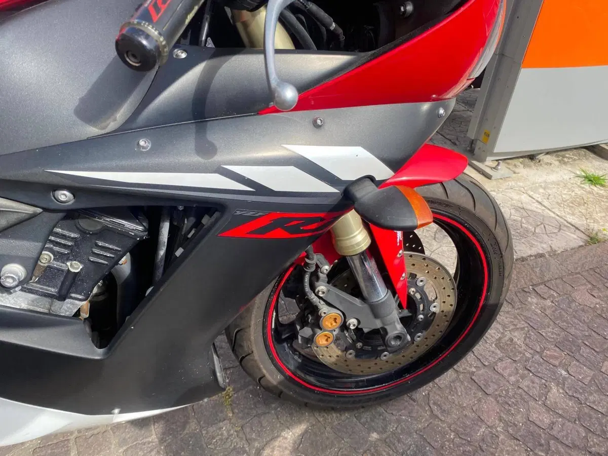 Yamaha YZF R1 (2002 - 03) (5)