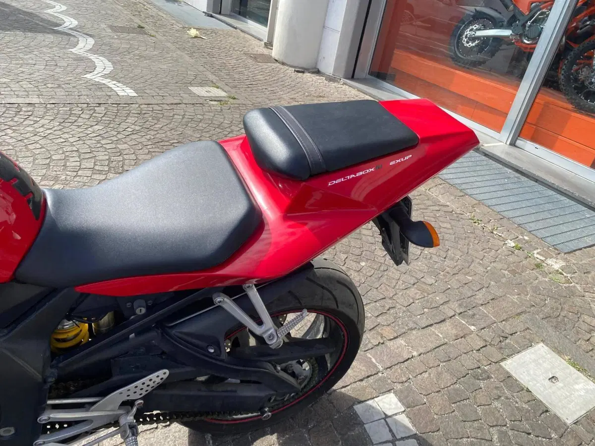 Yamaha YZF R1 (2002 - 03) (9)