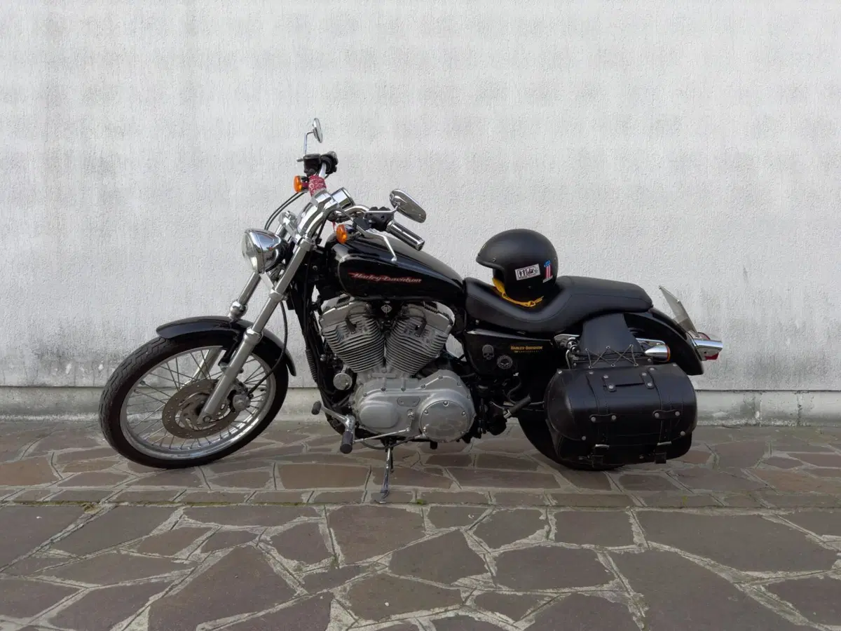 Harley-Davidson 883 Custom (2006 - 07) - XL 883C
