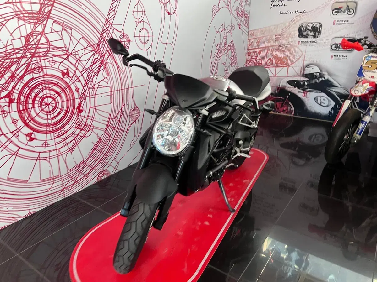 MV Agusta Brutale 920 (2011 - 12) (5)