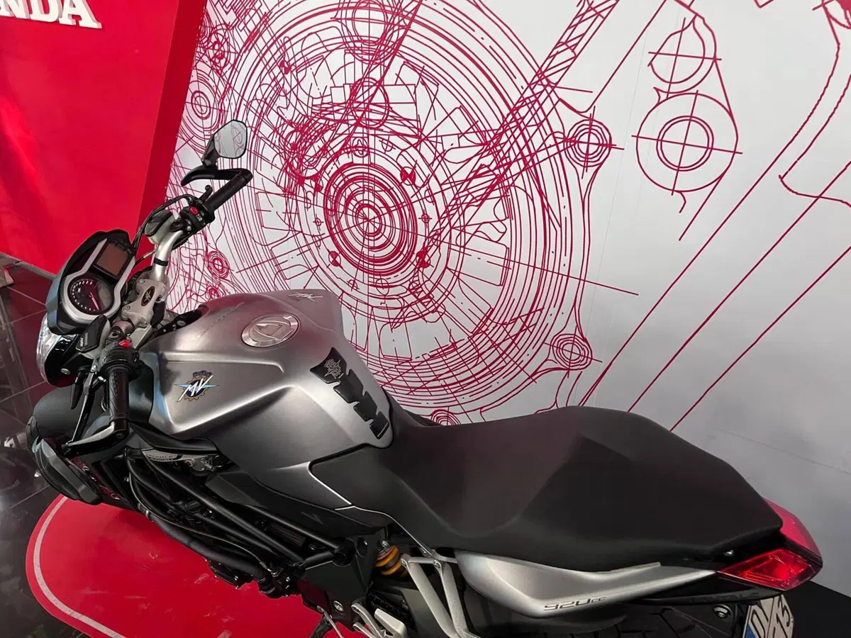 MV Agusta Brutale 920 (2011 - 12) (8)