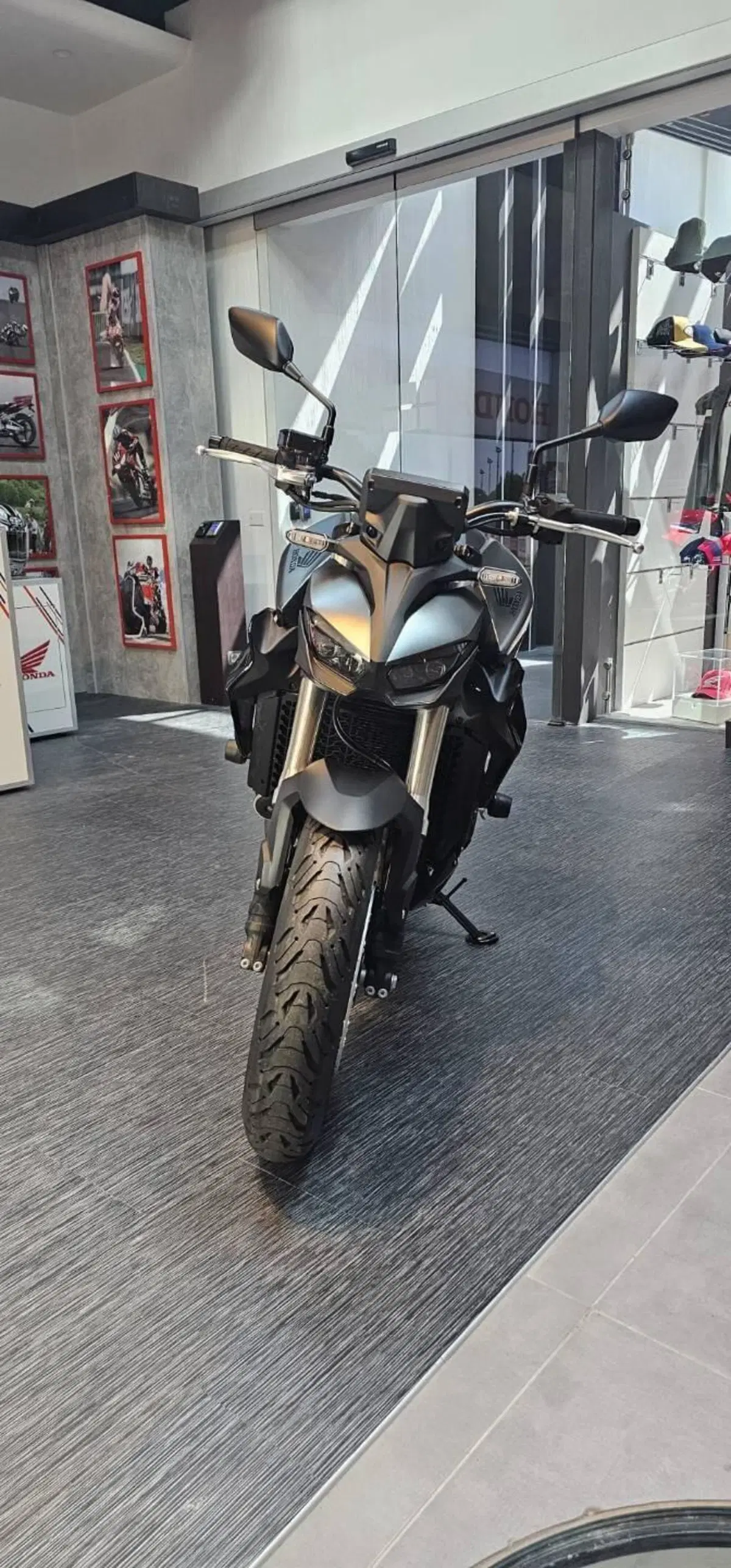 Honda CB 1000 Hornet (2025 - 26) (3)