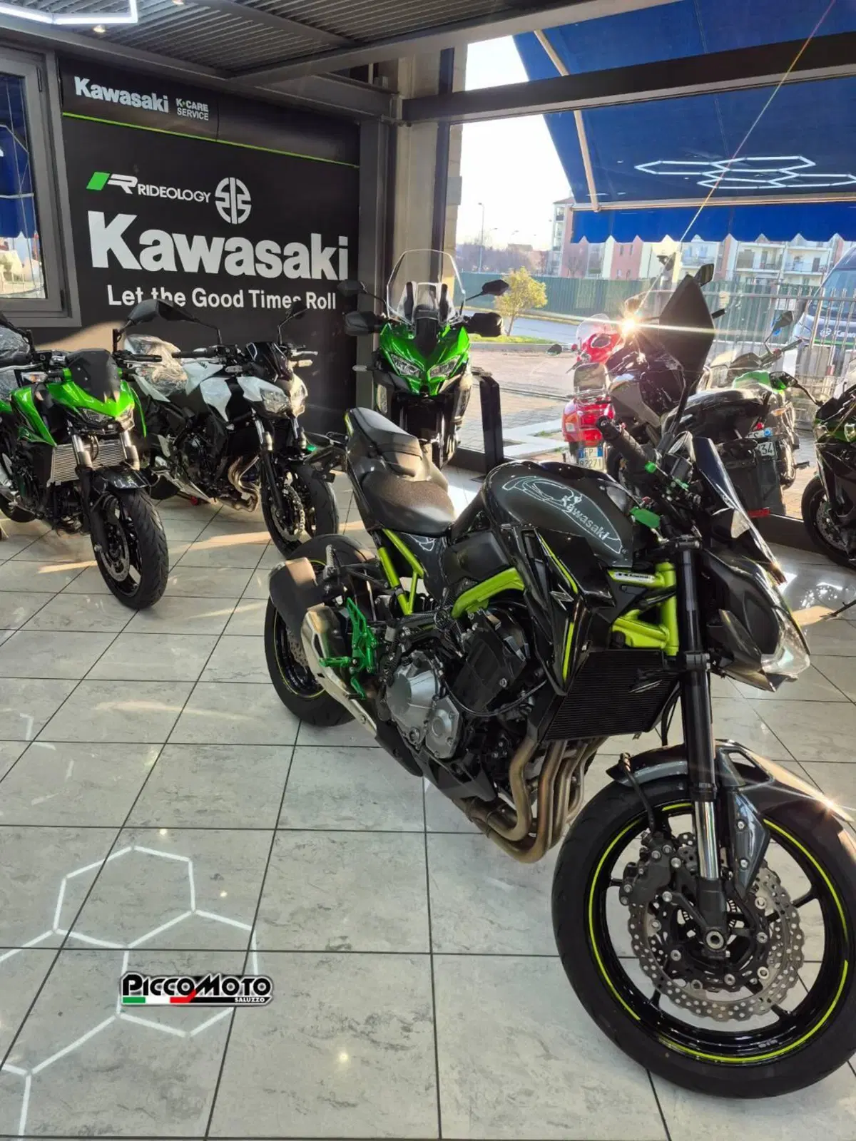 Kawasaki Z 900 (2017 - 18) (4)