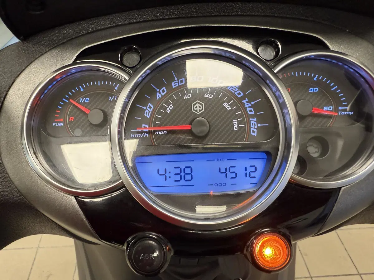 Piaggio Beverly 300 i.e. ABS-ASR (2016 - 20) (4)