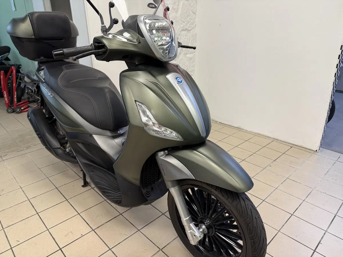 Piaggio Beverly 300 i.e. ABS-ASR (2016 - 20) (5)