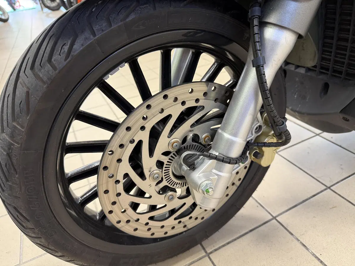 Piaggio Beverly 300 i.e. ABS-ASR (2016 - 20) (6)